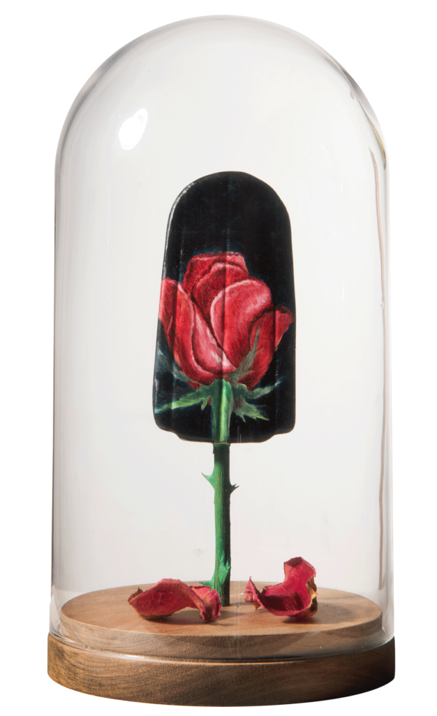 scultura rosa con sfondo nero salvatore zito