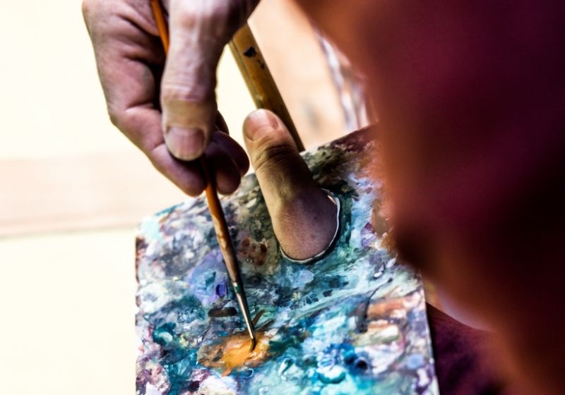 tavolozza e mani d'artista